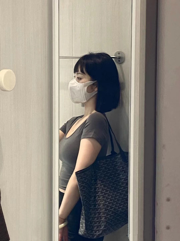 line89ft's tweet photo. 顔值身材都感覺自己還在綫哈哈哈哈
笑死
#辣媽  #性感 #赴約   
跟隨我 https://t.co/iJE4WFQ6i6