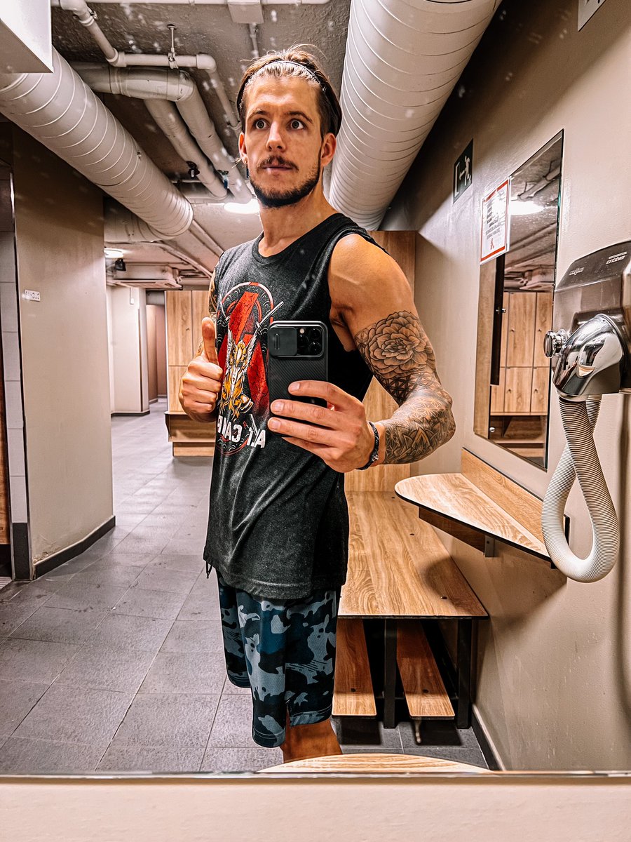FittestTraveler's tweet photo. Sesión de hombros finalizada! Feliz domingo a todos/as 🥰🫶🏽
#FelizDomingo #GymShowers #onlyfansbabe #onlyfans #fitnessjourney #FitnessModel https://t.co/qakiQ9YrV6
