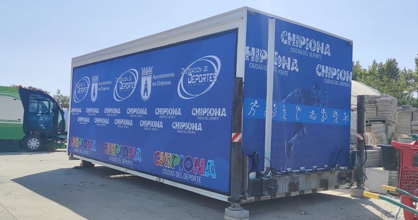 zpubli's tweet photo. Antes y después del nuestro trabajo de rotulación en gran formato para @aytochipiona Renovación integral de caracola para Chipiona ciudad del Deporte. ¡Gracias por contar con nosotros! https://t.co/aknUyFwYvL