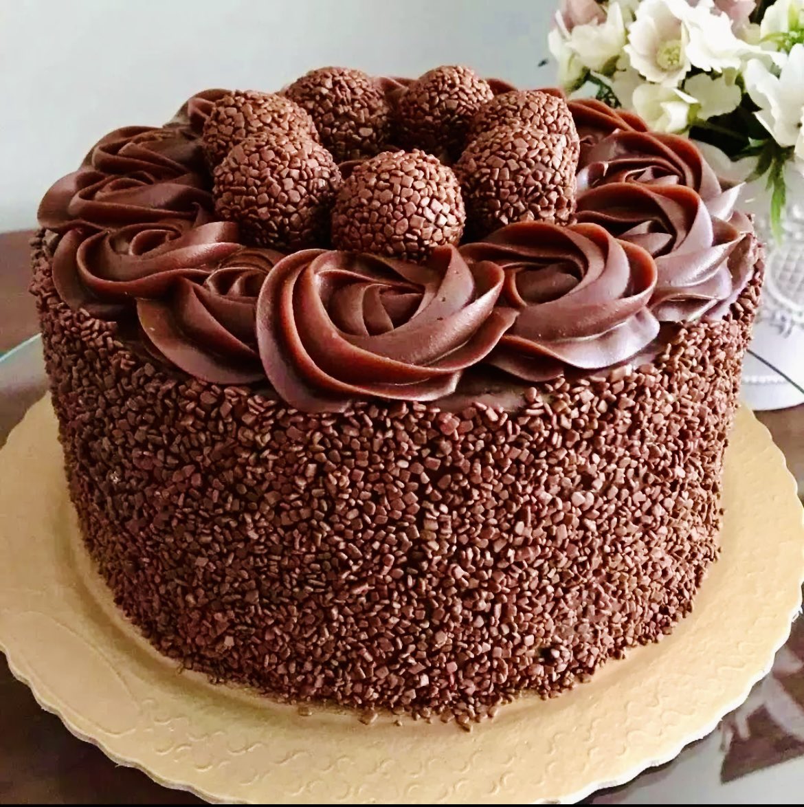 krishnaveechika's tweet photo. Food photography, sweet tooth 🤤😆 #food #foodie #foodlover #cake #sweets #dessert #chocolate #foodphotography #photography #photographer #hobbies #yummy #yum https://t.co/zgjz0EnDDD
