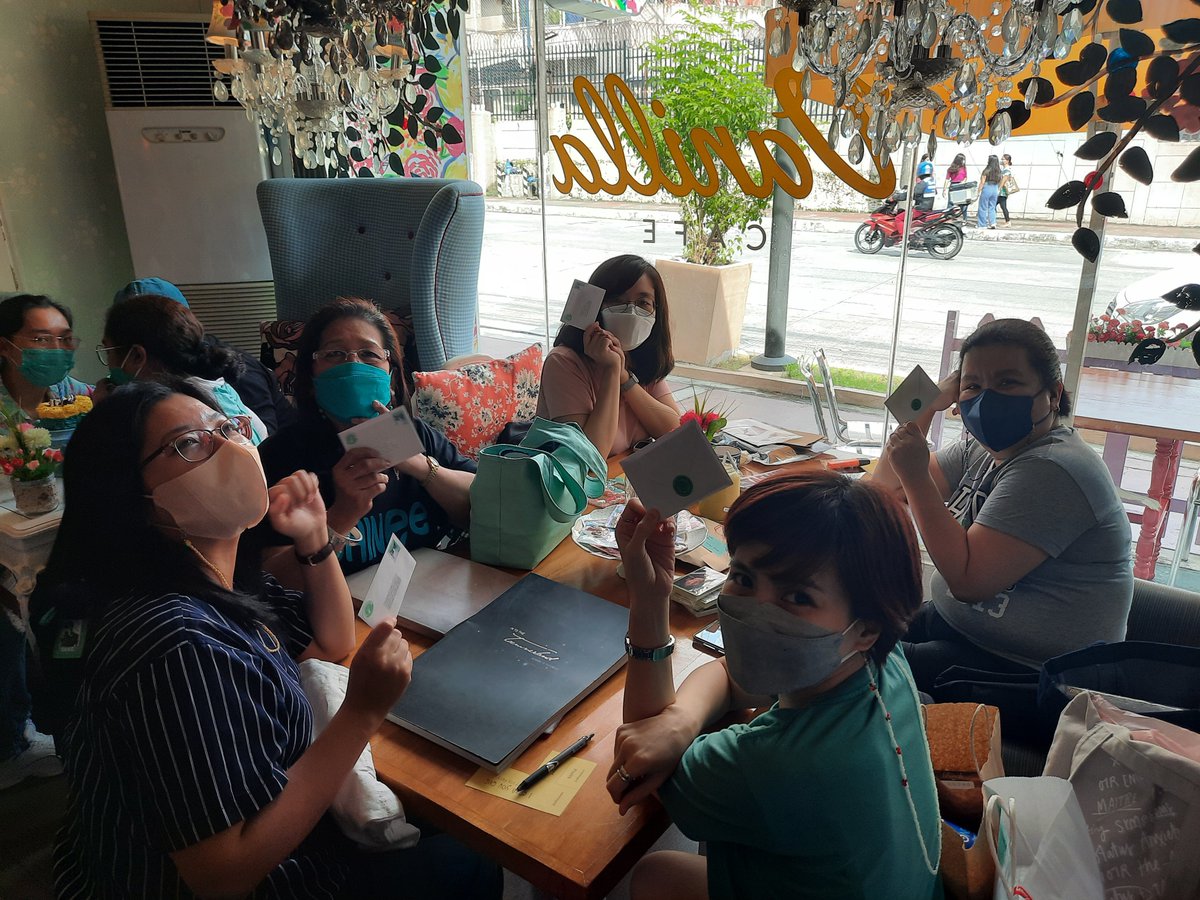 shawolacademyph's tweet photo. Lovely Filowols and PH Jjakgoongs with our freebie~💙
Our Seatmate Taem Project is still ongoing! #SWAPH is here right now at Vanilla Cafe for the I Care You ~ Taemin Day Party!
#HappyTaeminDay https://t.co/p4pNCwfdMa