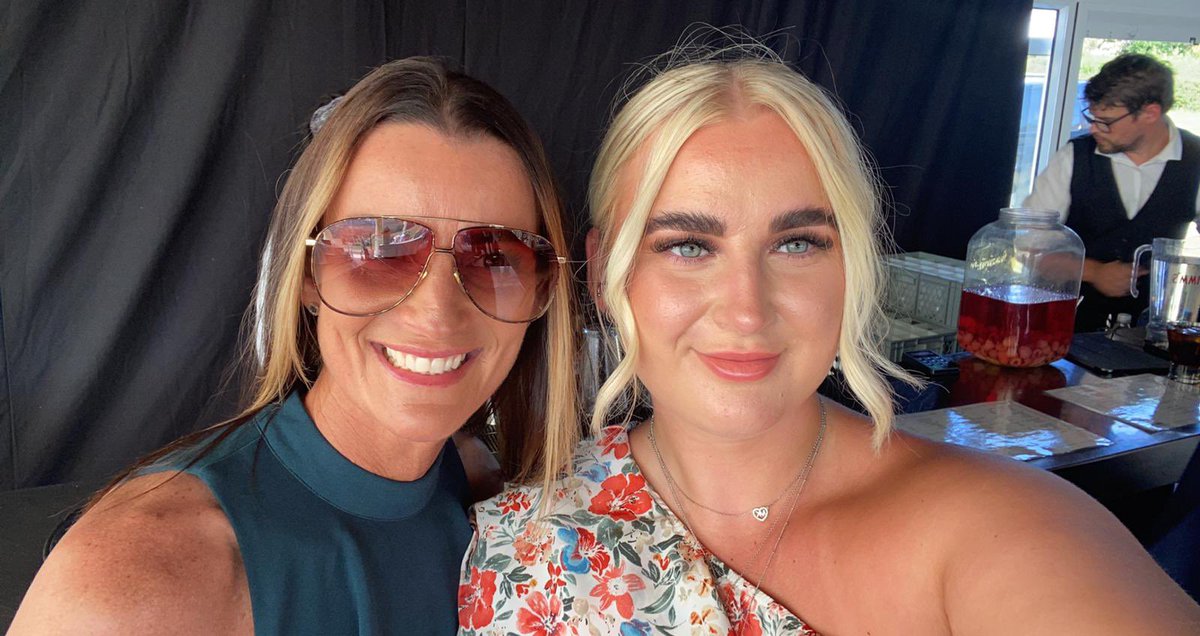KellyCrombie31's tweet photo. When this beaut smashes her degree with a first !! @MakenzieArnold your an amazing human being and I could burst with pride !! ♥️♥️ https://t.co/jOI0QrEWdX