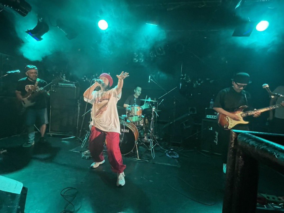 you_soul_d's tweet photo. 昨日は皆様ありがとうごさいました！興奮状態がまだ続いておりますwお世話になったアートハウスに感謝の音魂で最後のご挨拶をする事ができて本当に嬉しかったです。かけがえのないこの繋がりと音楽を何処にいても何処からでも続けていきたいと思ってます💃
#アートハウス
#ソウルディー
#soul_d https://t.co/W8IYloxAQh