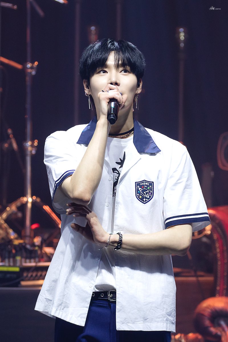 220710  [시간을 담은 작은 방 And More…]

눈이 초롱초롱

#원위 #용훈 
#ONEWE #YONGHOON