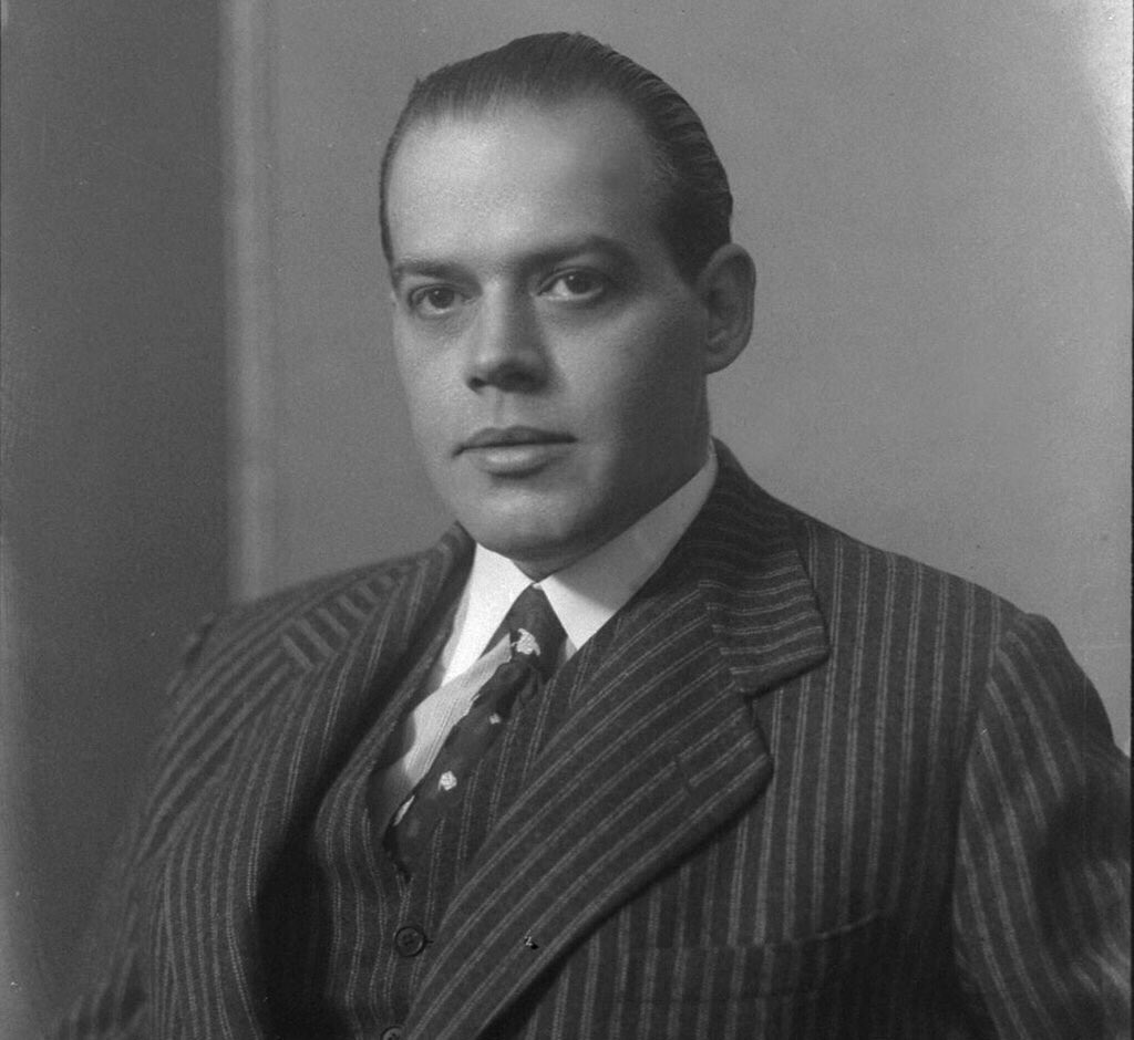 El 17 de juliol de 1935 Josep Sunyol esdevé president del Barça. Mor l'agost del 1936 afusellat pels franquistes, als 38 anys.