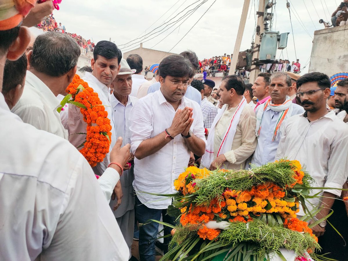 GudaPawan's tweet photo. आज वीरों की भूमि झुंझुनूं जिले के उदयपुरवाटी तहसील के छावसरी गांव में शहीद #अनील_कुमार जी के पार्थिव शरीर पर पुष्प चक्र अर्पित कर श्रद्धांजलि दी। जय हिन्द https://t.co/VNHr1tnVND