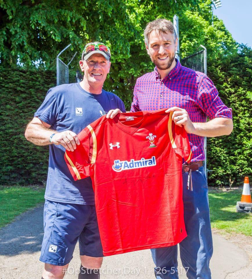 Desperately sad news. An iconic Rugby star and lovely man who gave up his time to support #opstretcher <a href="/hockey_4_heroes/">Hockey for Heroes</a> wishing Ryan the very best. <a href="/AlzResearchUK/">Alzheimer's Research UK</a> <a href="/theandymccann/">Andy McCann</a>