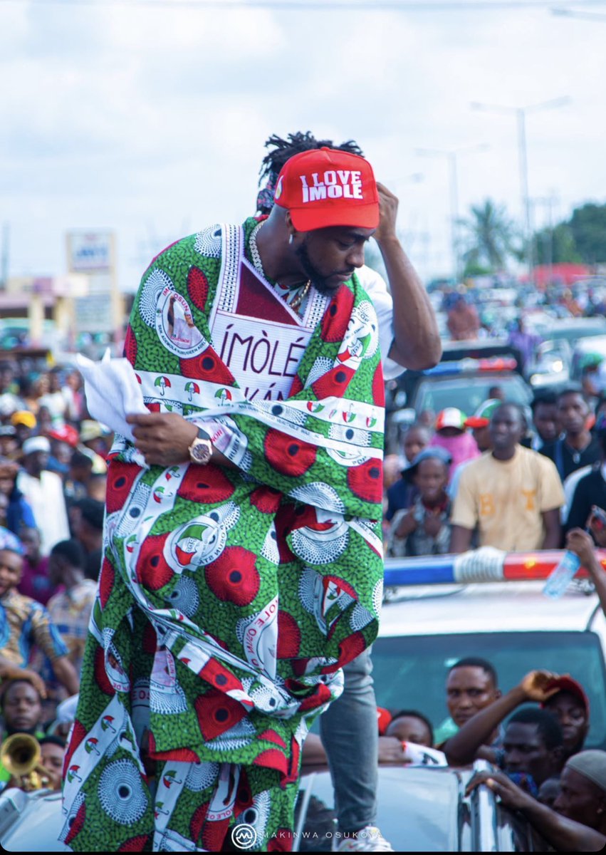 EmelyWoodrow's tweet photo. Davido do parades Osun with crowd ahead of elections to support his uncle Senator Ademola Adeleke
Umuhanzi @davido yamaze kugera muri leta ya #Osun mu rwego rwo kwamamaza Uncle we #SenatorAdeleke mu matora ateganijwe muri ako gace #FamilyTime #OsunDecides #davido #McPlatfomer https://t.co/8cIQQcYkrn