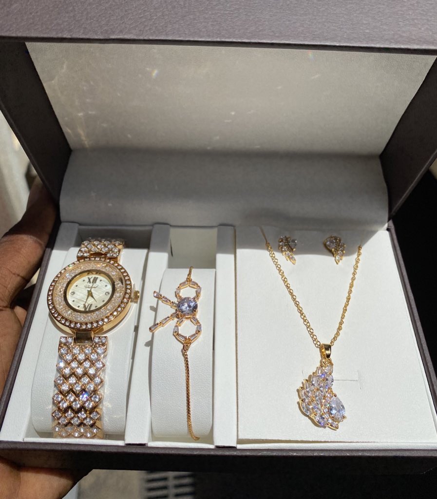 Oskwamzz's tweet photo. Another Sunday again another week begins, Available are these gift packages for only. Ghc220. 

Dm  here if interested or tap link below to WhatsApp me directly 

https://t.co/YkiNEyk8KS

Call:050 804 5747 https://t.co/cFQcLSFHy1