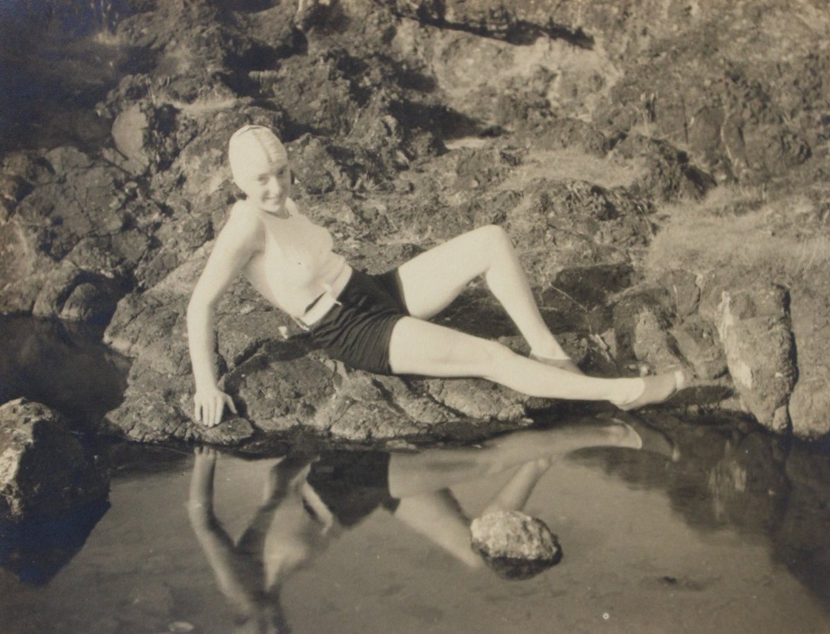NThardmanshouse's tweet photo. Edward and Margaret loved their trips to the beach. π Except on one occasion when they forgot to bring any food, according to their scribbled exchanges on the back of this photograph spotted by our archivist. But whose fault was it? #HardmansUnpacked https://t.co/RhQd1HAxsc