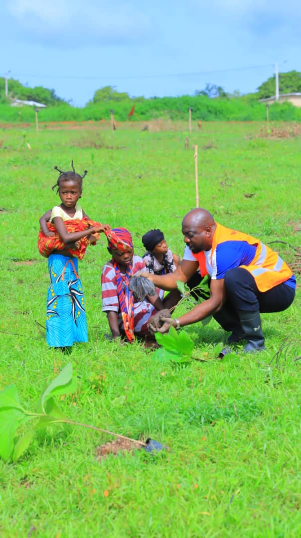 SODEFOR22's tweet image. Étape d&apos;Odiené (FC kimbirila 30ha) réussie pour la caravane nationale du reboisement populaire initiée par @FondationYes et la @SODEFOR22 . Prochaine étape Badikaha 20juillet 2022.
@pnudcotedivoire @FAOCotedIvoire @dimbobin @aip_agencepress @MINEF_CI