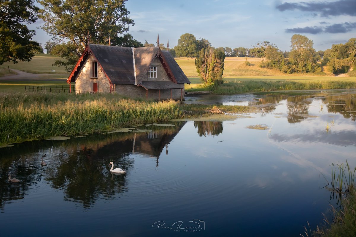 The beautiful boathouse located at Carton house. Great place for walkers aswell as golfer. Lovely walking trail there.  <a href="/VisitDublin/">Visit Dublin</a> <a href="/Failte_Ireland/">Fáilte Ireland</a> <a href="/DiscoverIreland/">Discover Ireland</a> <a href="/GoToIreland/">Discover Ireland</a> @CartonHouse