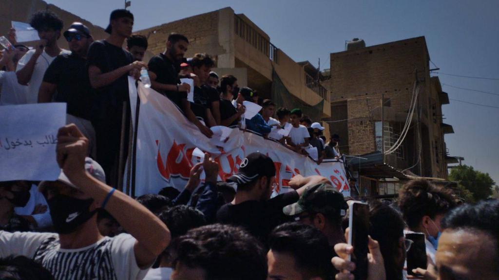 f_eq21's tweet photo. 🔴 عاجل: الان اجتماع داخل وزارة التربية باستضافة هيئة الراي وتم رفع مطالبة بتعديل الجدول الوزاري رغم الرفض الكبير من المسؤولين لكن بعد اصرار الطلبة تم رفع كتاب والاجابة لغاية الان مجهولة .

منقول 📝
#الاحد_ثورة_طلاب_السادس https://t.co/LqCikly2LE