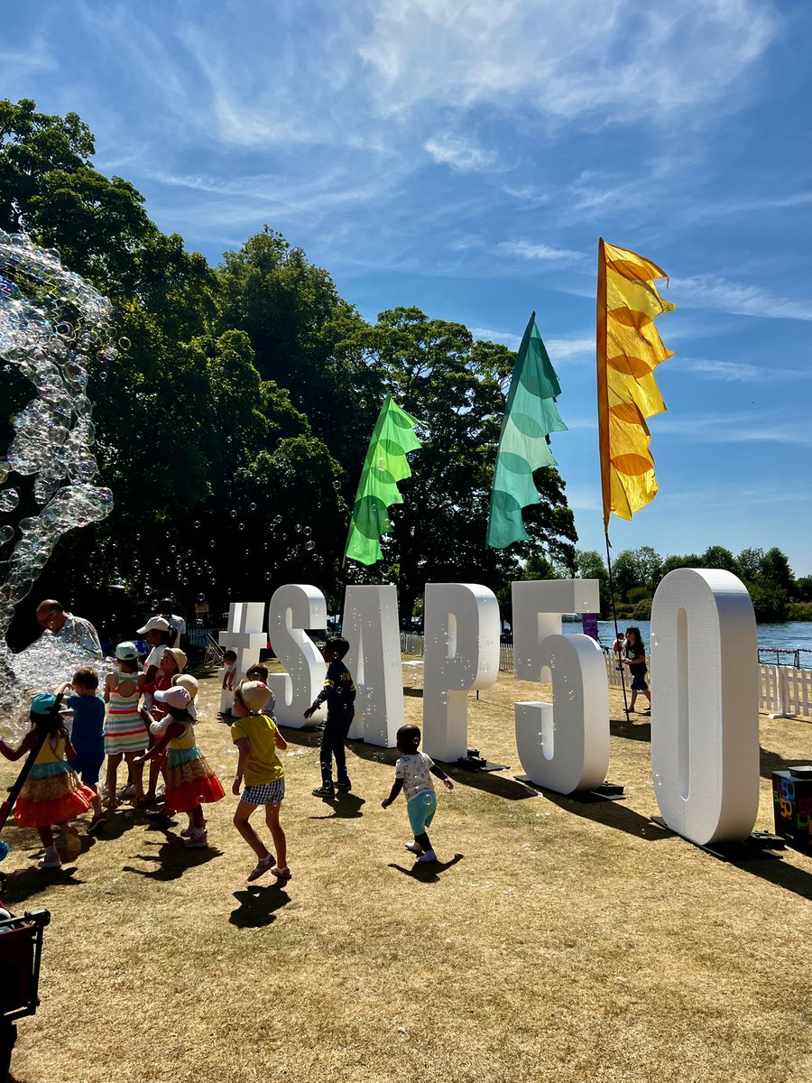 BocheVivien's tweet photo. #SAP turns 50 🎉 Yesterday, we had our celebration party in the UK with music, cake, bubbles, dragon boat racing and much more ☺️🙌🏻
#SAP50 #SAPUKI https://t.co/DQOJbJEJfl