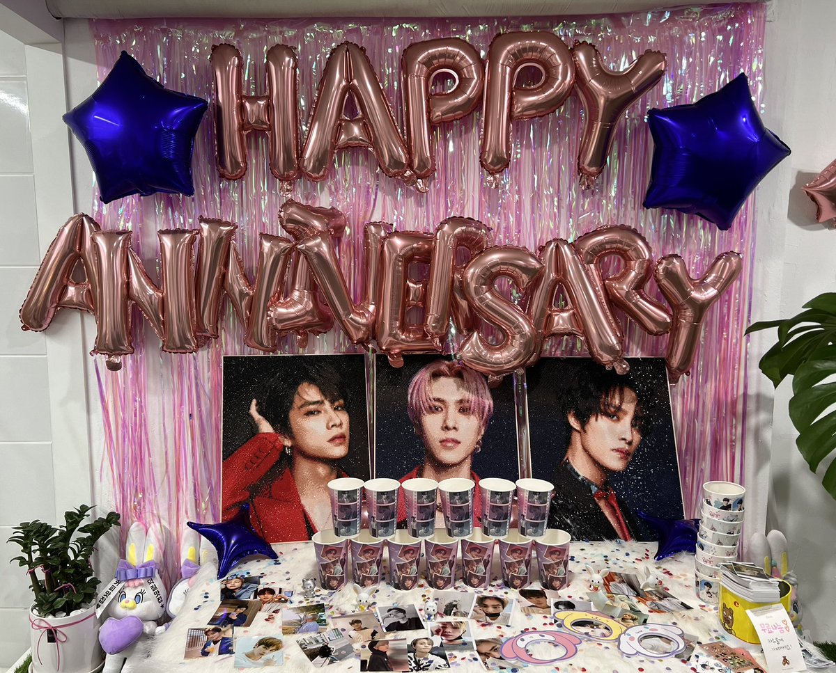 2EN_sunshine's tweet photo. 샤헨양 공개 4주년 카페 예쁘게 꾸며주셔서 너무너무 즐거운 시간 보냈습니당💞 포카프레임이랑 포토메틱이 너무 이뻐요🫠🫠

#I_believe_in_Miracles
#4YearsWithXIAOJUN 
#4YearsWithHENDERY 
#4YearsWithYANGYANG https://t.co/L09aMCqg6h