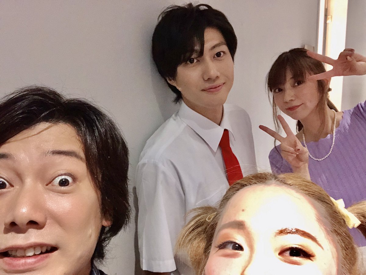 kanesaki0602's tweet photo. 舞台「青少年アシベ」無事に全公演終えることが出来ました。こんなご時世に千秋楽を向かえられた事とても嬉しく思います。
ハッピーな物語に毎回心がホッコリしてました。
応援、ご観劇誠にありがとうございました。

スガオファミリーの写真を☆ https://t.co/48vRsqqF2v