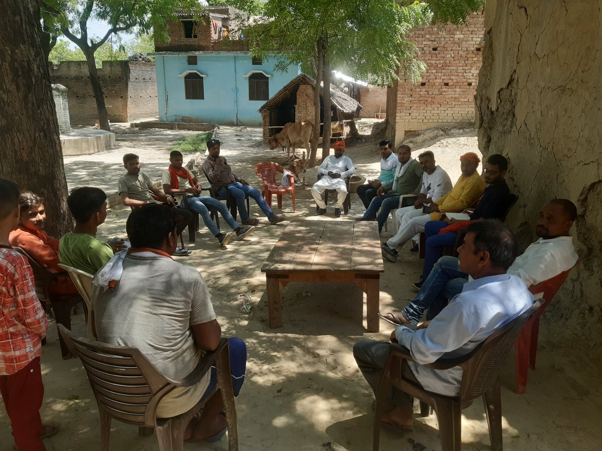 ErBalramShukla's tweet photo. आज दिनाँक 17/07/2022 को जिला कार्यसमिति सदस्य श्री देवानंद पाठक जी घरवासपुर, लम्भुआ के यहां आज भारतीय जनता युवा मोर्चा की श्री सत्य प्रकाश बरनवाल की अध्यक्षता में मीटिंग हुई। जिसमें महामंत्री व मीडिया प्रभारी के साथ लगभग समस्त सदस्य उपस्थित रहे। https://t.co/wCPN9xQQKE