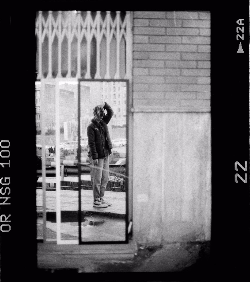 amirkhanbolouki's tweet image. «خودنگریده»

#hp5 #seagull100 
#mirrorselfie #filmphotography