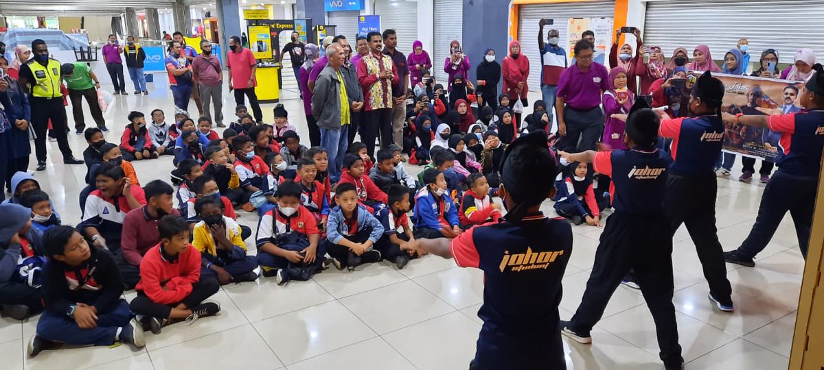 studiokembara's tweet photo. Pelapis Generasi Akan Datang. Terima kasih menonton #filemmatkilau!
Terima kasih kepada YB Datuk M. Asojan Muniyandy dan Panitia Sejarah & PIBG SK Paya Jakas 2022 yang telah menganjurkan kegiatan #kokurikulum menonton #MATKILAU: Kebangkitan Pahlawan!
#johor #hiburanbermanfaat https://t.co/BXEU1BTyAJ