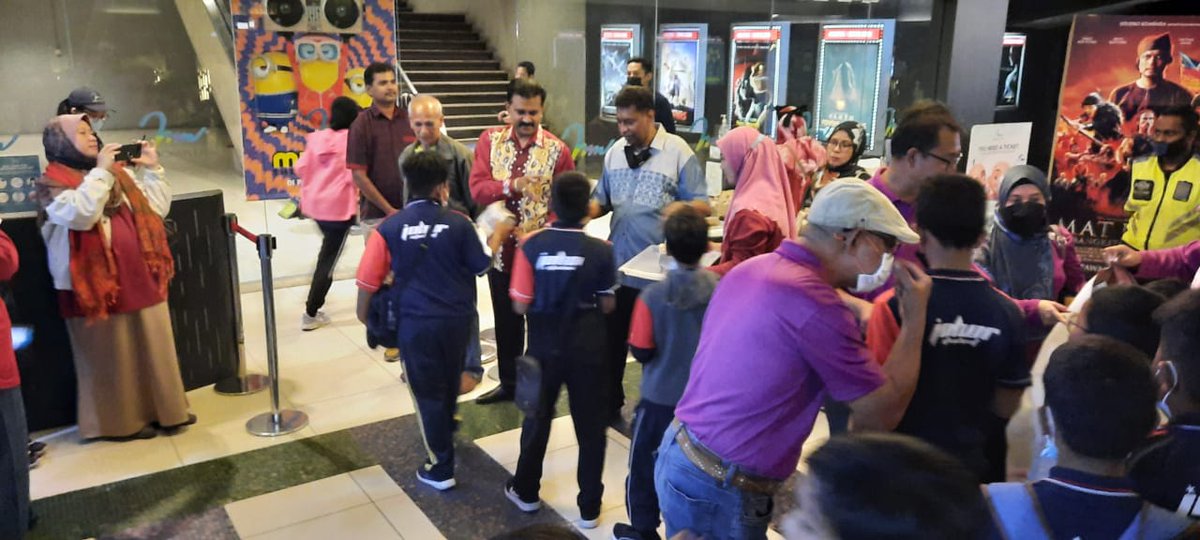 studiokembara's tweet photo. Pelapis Generasi Akan Datang. Terima kasih menonton #filemmatkilau!
Terima kasih kepada YB Datuk M. Asojan Muniyandy dan Panitia Sejarah & PIBG SK Paya Jakas 2022 yang telah menganjurkan kegiatan #kokurikulum menonton #MATKILAU: Kebangkitan Pahlawan!
#johor #hiburanbermanfaat https://t.co/BXEU1BTyAJ