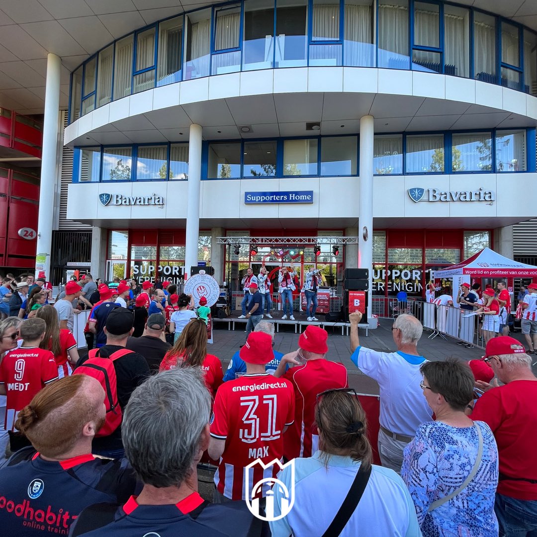 supverpsv's tweet photo. Het was een topdag, bedankt voor jullie aanwezigheid op de 𝐅𝐀𝐍𝐃𝐀𝐆! 😍

#EEUWIGTROUW https://t.co/61Eq6XKbfv