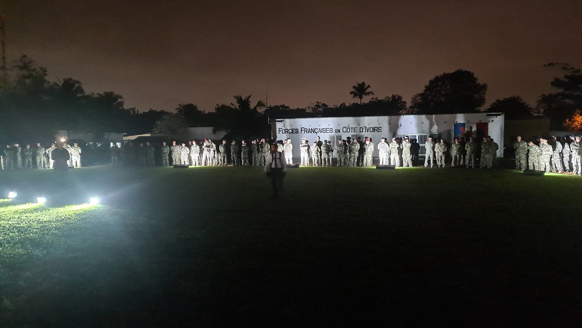 tgassilloud's tweet photo. Puis avec @SebLecornu et @CEMA_FR, nous avons rendu visite aux Forces Françaises en Côte d'Ivoire.
Par leur positionnement, la qualité de leur infrastructure et leur savoir-faire, les #FFCI constituent une plateforme stratégique sur la façade Ouest-africaine.
#fildefense https://t.co/jnQghbfvMl