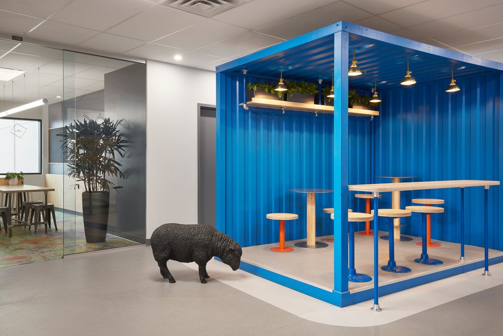 e_architect's tweet photo. Designed by Taktik design the new Étage CL office spaces in Canada aim to valorize students’ independence while providing them with a warm, inviting environment that is made possible

https://t.co/505OgVYtZm

#Offices #Canada #Quebec #StudentStudios #Architectcure https://t.co/gAyn1X43oc