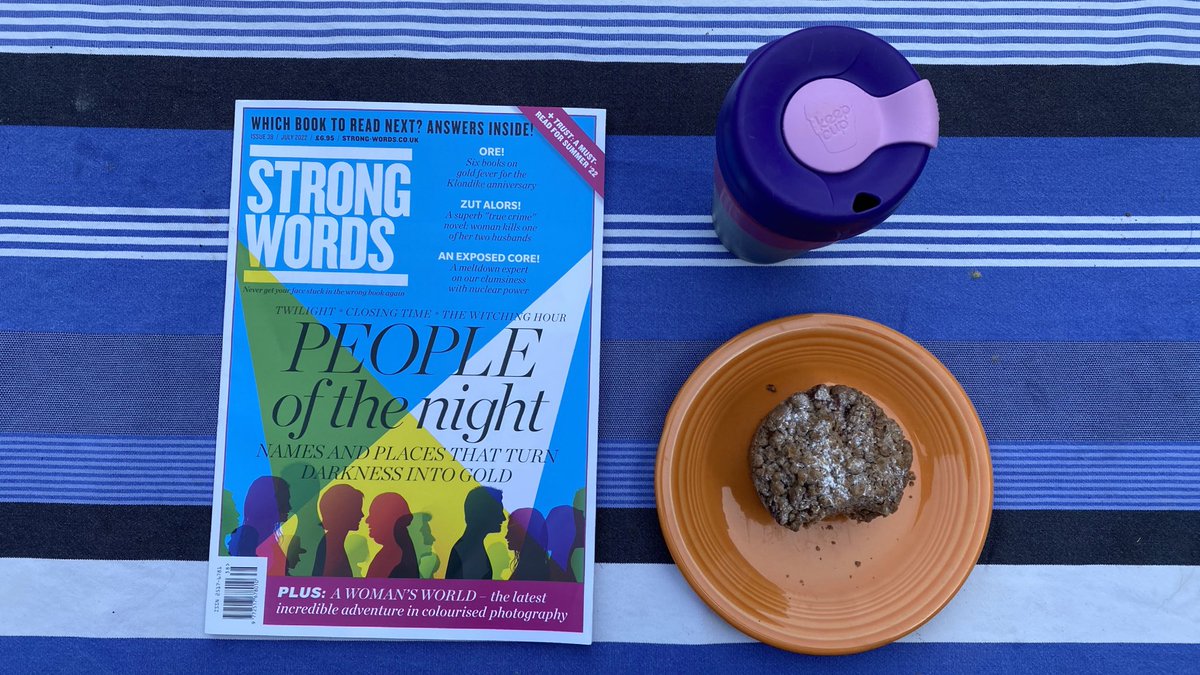 Sunday morning sorted. Reading material <a href="/StrongWordsMag/">Strong Words Magazine</a>. Delicious coffee <a href="/LomondCoffee/">Lomond Coffee</a>. Crumb cake @GAILsBakery.