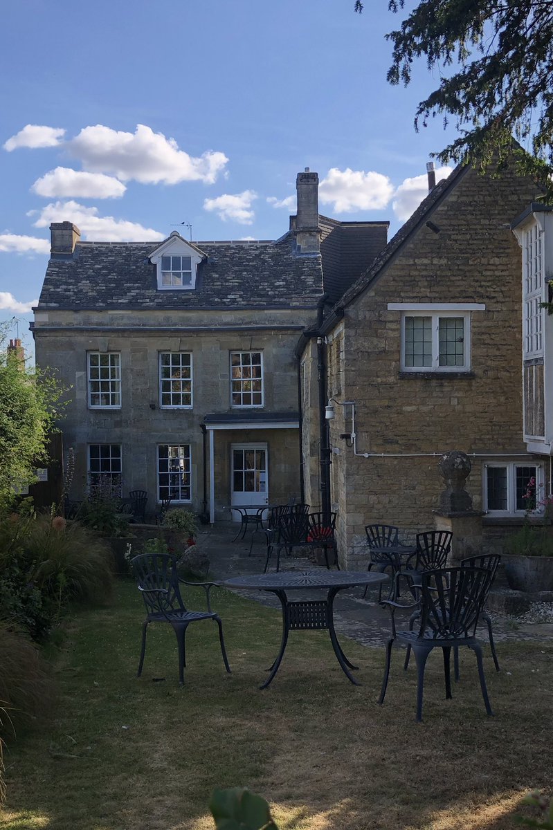 ceadela's tweet photo. @LakesStiles @LordOrk @tismenic70 @Soapy_Wit_Tank @ProjectWHYUK @Yeti98_ @RuthRendell1 @tutty352 @CharlesBewley2 @clouds_go_by @LansdellMum @WindowsLake No stile but West Oxon windows #nicewindows https://t.co/fis1Oermbx