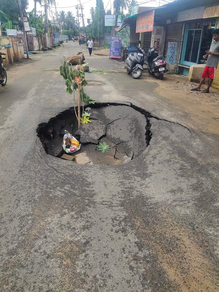 TeamSilverCity's tweet photo. Condition of Deul Sahi-TV centre main road, Kindly take necessary action soon @PWD_Odisha
@CMCCuttack  @SubashSinghBJD @iammdmoquim https://t.co/5M0tTT61h2