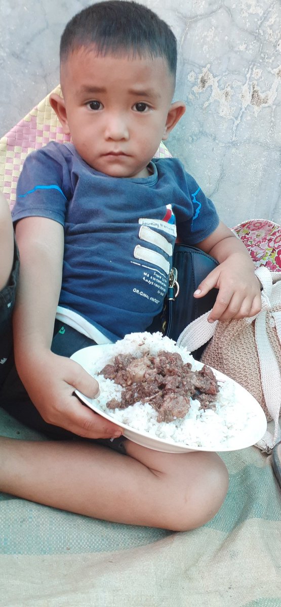 Habismunya itu semua dek? Yang banyakan nasimu ku tengok. Kalau apa hanya dagingnya itulah habiskan ya.

Edisi mapes.
Anak Batak