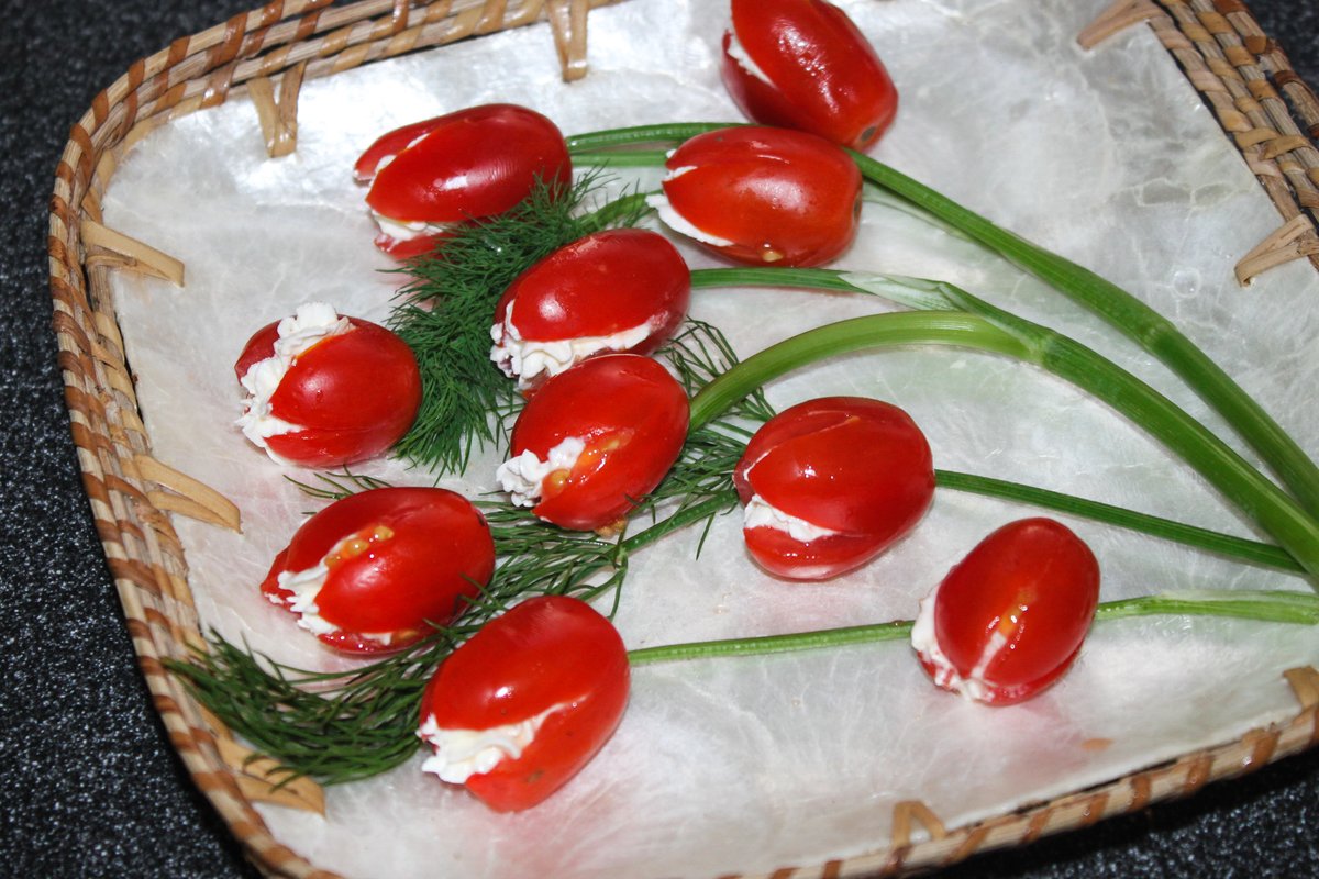 PaneBistecca's tweet photo. Viele Ideen mit Kirschtomaten findet Ihr bei mir! https://t.co/UaRHksB0NY
#tomaten #kirschtomaten #cherrytomatoes #ideas #ideen #decoration #fooddeco #dekoration #rezeptesammlung #recipecollection https://t.co/kTU0AUSAIA