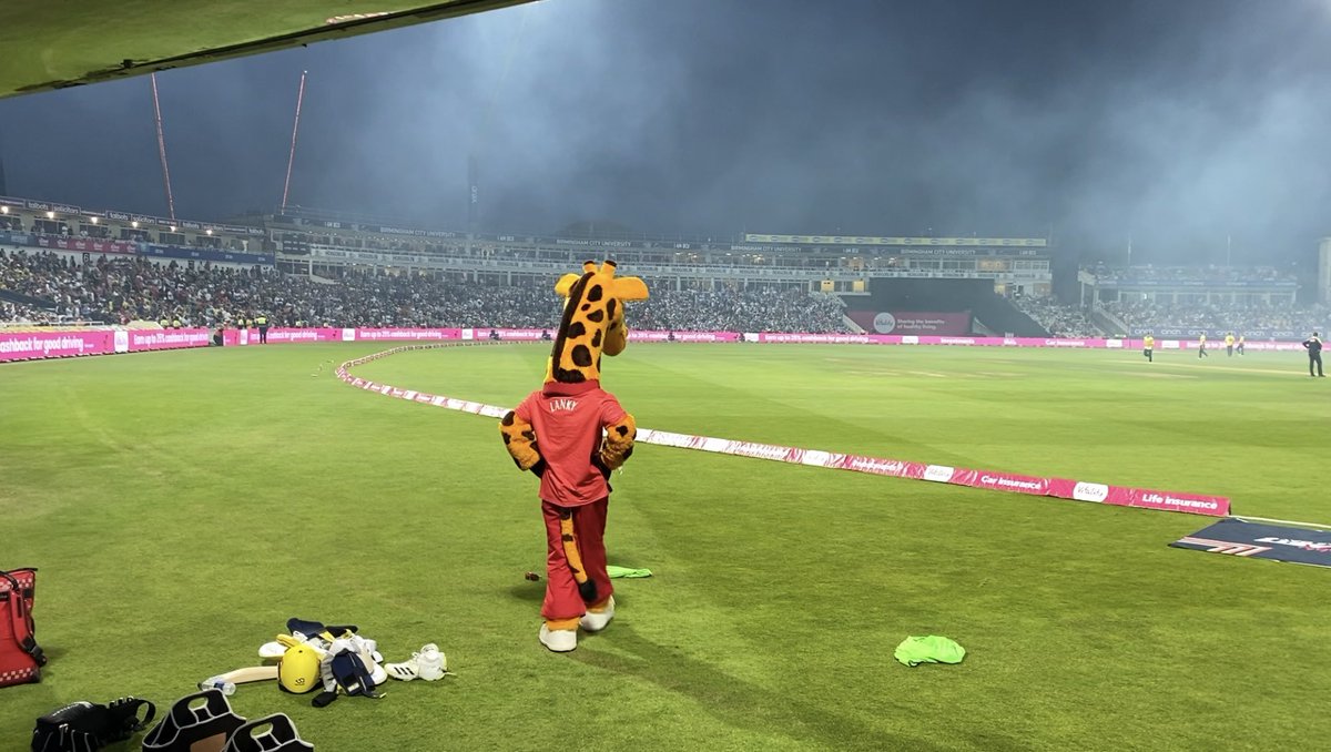 In all seriousness, want to give massive props to Lanky the giraffe yesterday. 

He was only mascot out there all day entertaining and getting the crowd going and gave us plenty of material too. 

<a href="/lancscricket/">Lancashire Cricket</a> should be most proud of his efforts!!