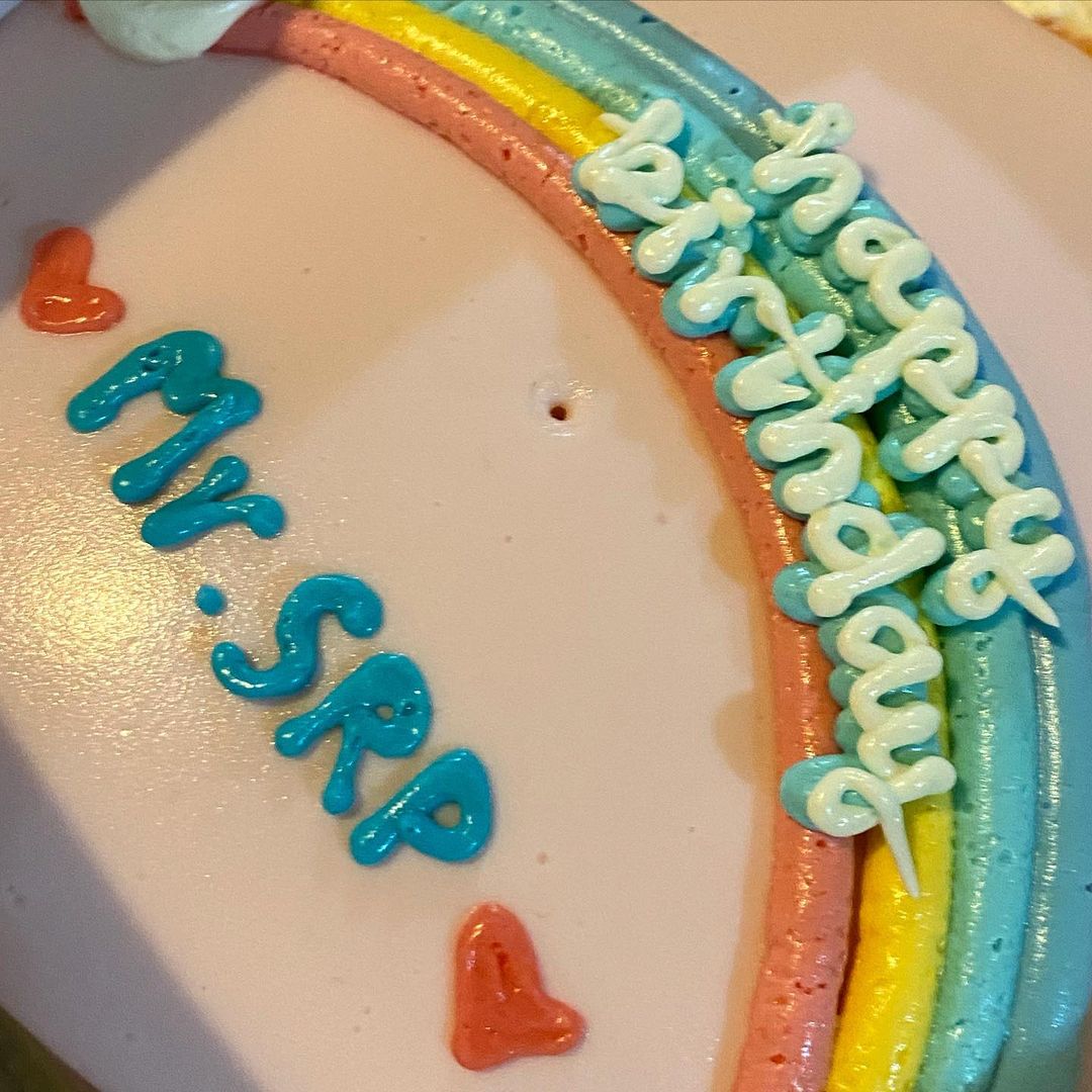 netsirahop's tweet photo. ㅤ
Thank you. I'm really happy. Happy birthday to me. 25 years old. 
ㅤ https://t.co/eUYGidNEHE