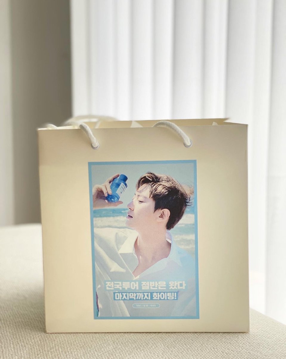 mmscykr's tweet photo. 🎀블루헬멧 메이사의노래 '라만' 찬열🎀

서울공연이 끝나고 전국투어 중인 10번 연습생 찬라만을 위해 수원 공연장으로 (@holy_loey61) 열:愛 님 &amp; (@_repeto_ ) 레페토 님과 함께 응원을 보냈습니다 ƠㅍƠ https://t.co/XrW8Bo4rQr
