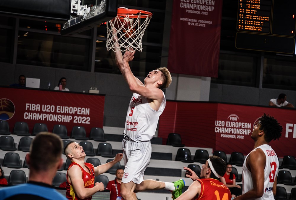 TwardePierniki's tweet photo. Wczoraj KOSZ KADRA pewnie wygrała z reprezentacją Czarnogóry 83:62. 💪
@tomaszesky 13 pkt, 2 zb, 3 as
@k7gordon 9 pkt, 3 as

Dzisiaj o 16:30 mecz Niemcy 🇩🇪 🆚 Polska 🇵🇱!
📺 Transmisja: https://t.co/mFVcTPoXR9
Kibicujemy mocno! ⚪️🔴🏀

Fot.FIBA

#TwardePierniki #NajlepszePrzedNami https://t.co/QjjMhpH1l6
