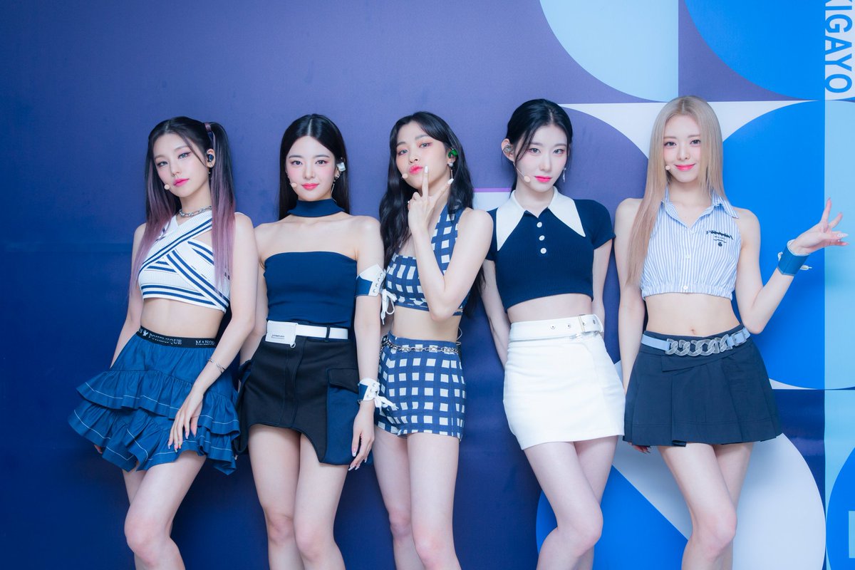 Jeongiian_'s tweet photo. Today we go to Inkigayo. The outfit theme that we use is blue. MIDZY, did you enjoy our performance today? I hope you enjoy it 💗 https://t.co/j7IfCinNeO