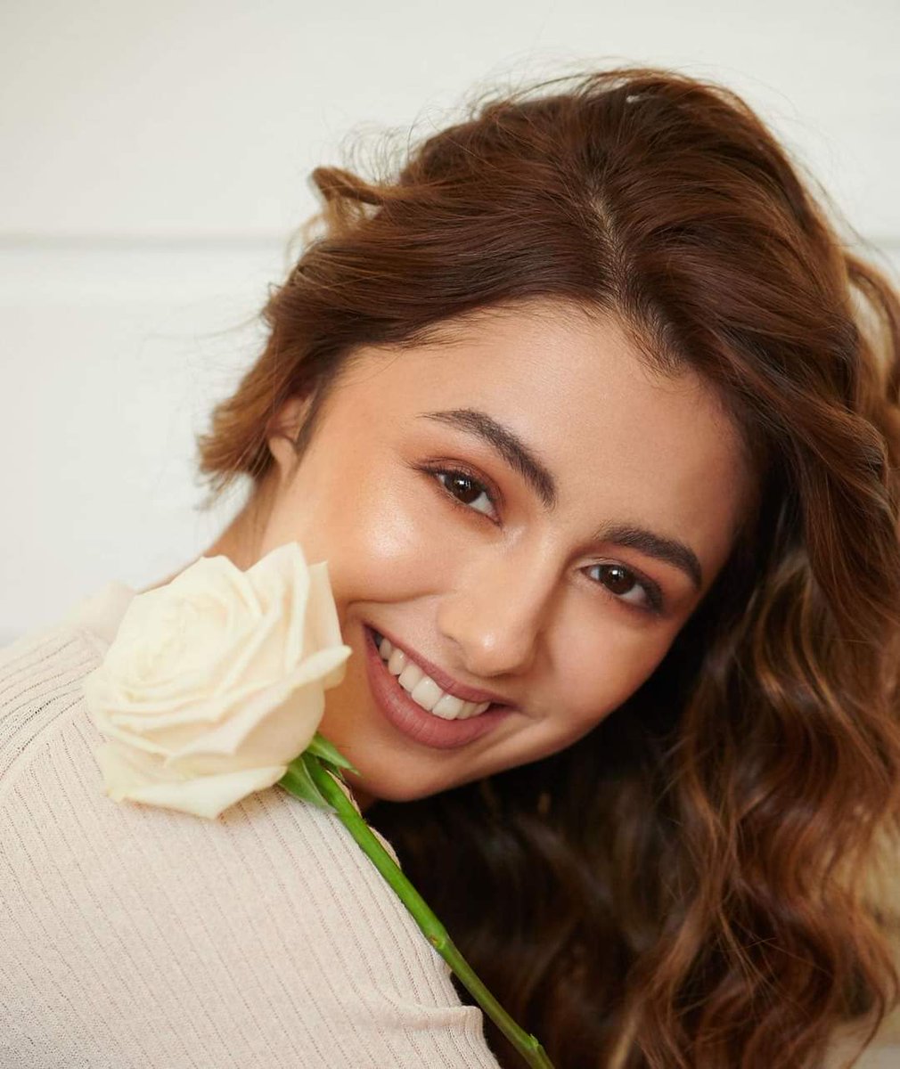 _mashaiyaly's tweet photo. Bago mo siya ibash, make sure lang na talented ka, marunong makisama, independent, mature mag-isip, full of wisdom at higit sa lahat, pakicheck kung MAS maganda ka pa sa kanya :) 

SHANAIA IDOLKADA NAMIN
#ShanaiaGomez | @gomezshanaia https://t.co/lB6PBolNWJ