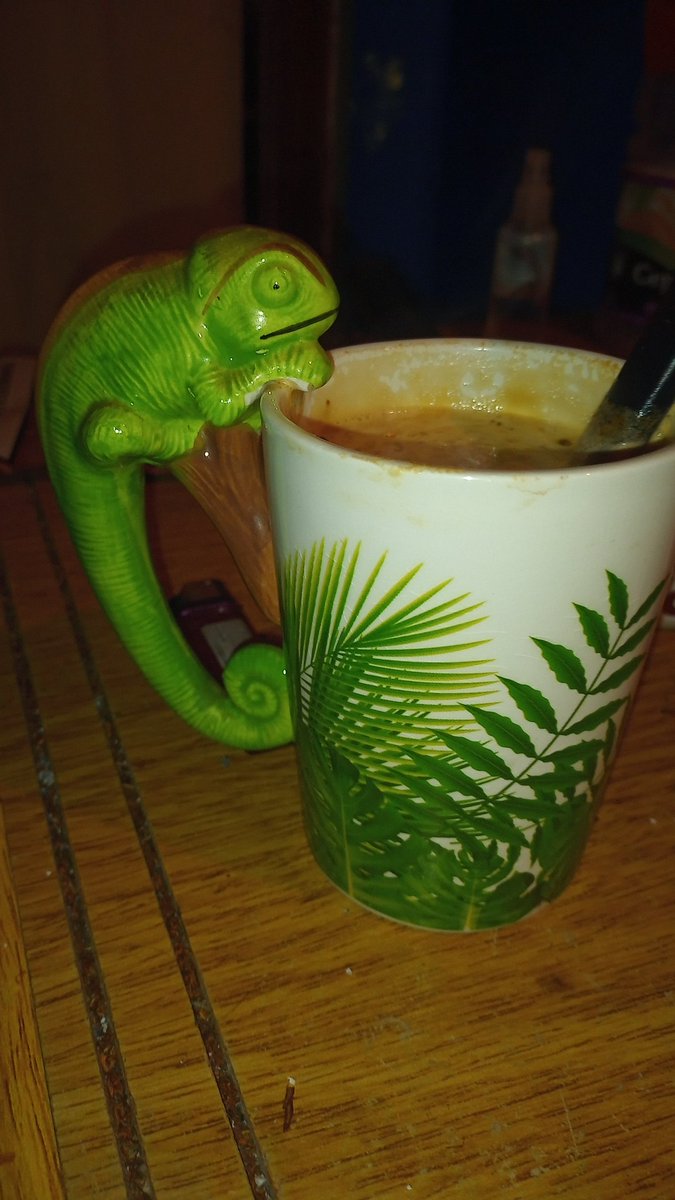 Buenos días Splinter estuve muy desaparecido por temas de la fq 
Pero bueno...
Estaba pensando ayer y te daría pa jugar un skywars en Minecraft si es posible que sea en la versión 1.18 
Y de paso le muestro mí taza JAJAJAJAJ facheros no?