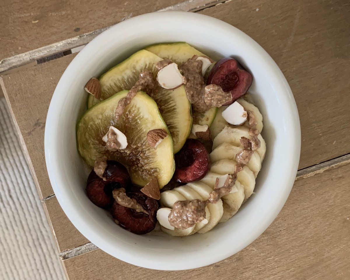 vanillegf's tweet image. i promise there is oatmeal underneath