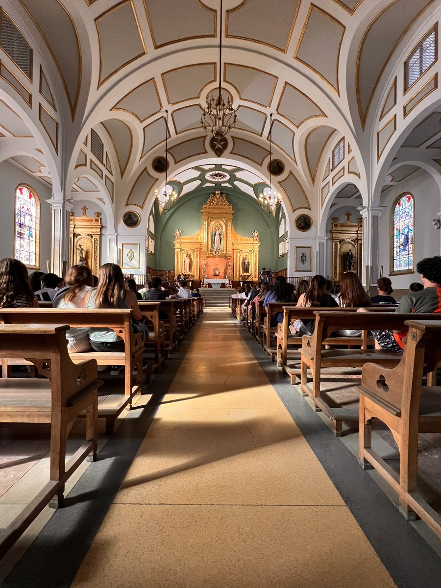 ✝️ Ceremonia de Apertura 

Nos reunimos todos en la capilla del colegio <a href="/lsmaravillas/">Colegio La Salle Maravillas</a> para dar la bienvenida a nuestros #peregrinos 

#HayCamino #buencamino
