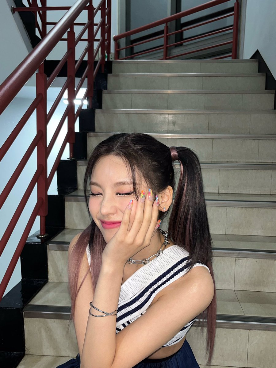 yeji bubble 🖤 tweet media