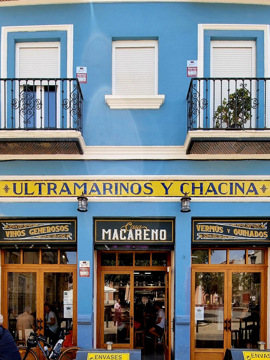 Sevilla_ON's tweet photo. #CasaMacareno 🍻 en casco antiguo de la zona norte de la capital, en la Plz del Pumarejo.

#Verano2022 ☀️ #SevillaHoy #touristSeville #turismo #gastronomía #instafood #tdsgastro #turismoSevilla #TDSactualidad #beer #history #architecture #Seville #España  #travel 📸 #spain #tapas https://t.co/8ow81pJJtR