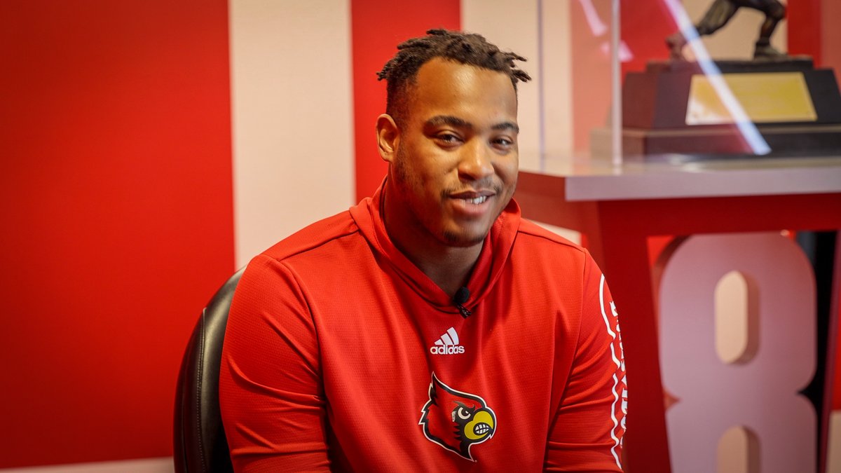 ericcrawford's tweet photo. A LONG TIME COMING | When Louisville OL Caleb Chandler committed, Bobby Petrino was coach and Lamar Jackson had just won the Heisman. Now a 6th-year senior and preseason All-American, Chandler is hoping to go out on his own high note https://t.co/OOWgtc7SFG https://t.co/gC1QiG2uLQ