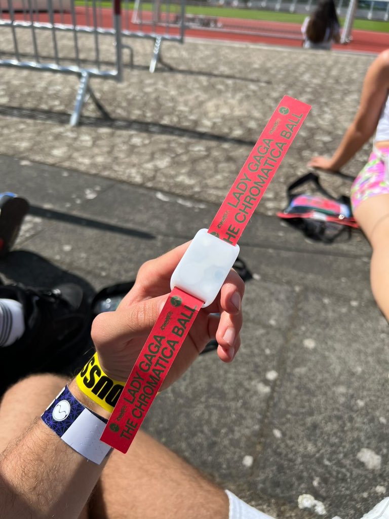 maniac kapok Andrew Halliday Lady Gaga Now 🃏 on Twitter: "All fans in queue are receiving a led bracelet. https://t.co/IddQkX1ldJ" / Twitter maniac kapok Andrew Halliday Lady Gaga Now 🃏 on Twitter: "All fans in queue are receiving a led bracelet. https://t.co/IddQkX1ldJ" / Twitter