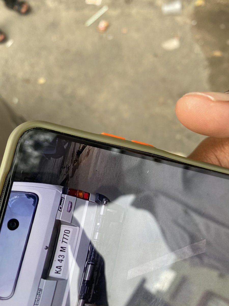 vinaynj's tweet photo. Omni silver color KA43M7770 hit and run my Innova car Opp to NMH hotel (JC Road) Time 4:45pm 17-July. Witnessed by Traffic police. Complaint logged @vvpuramtrfps . @Dbpuratownps pics enclosed address registered at Doddaballapur.Request action and claim damage. @blrcitytraffic https://t.co/igJfxDrMhh