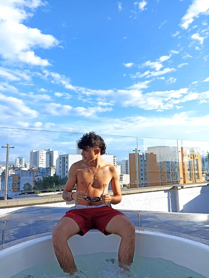 briboy_20's tweet photo. ☀️ Domingo recargado de energia.

#model #boys #guys #viral #santander  #gay #sexy #body https://t.co/OrAESLODNb
