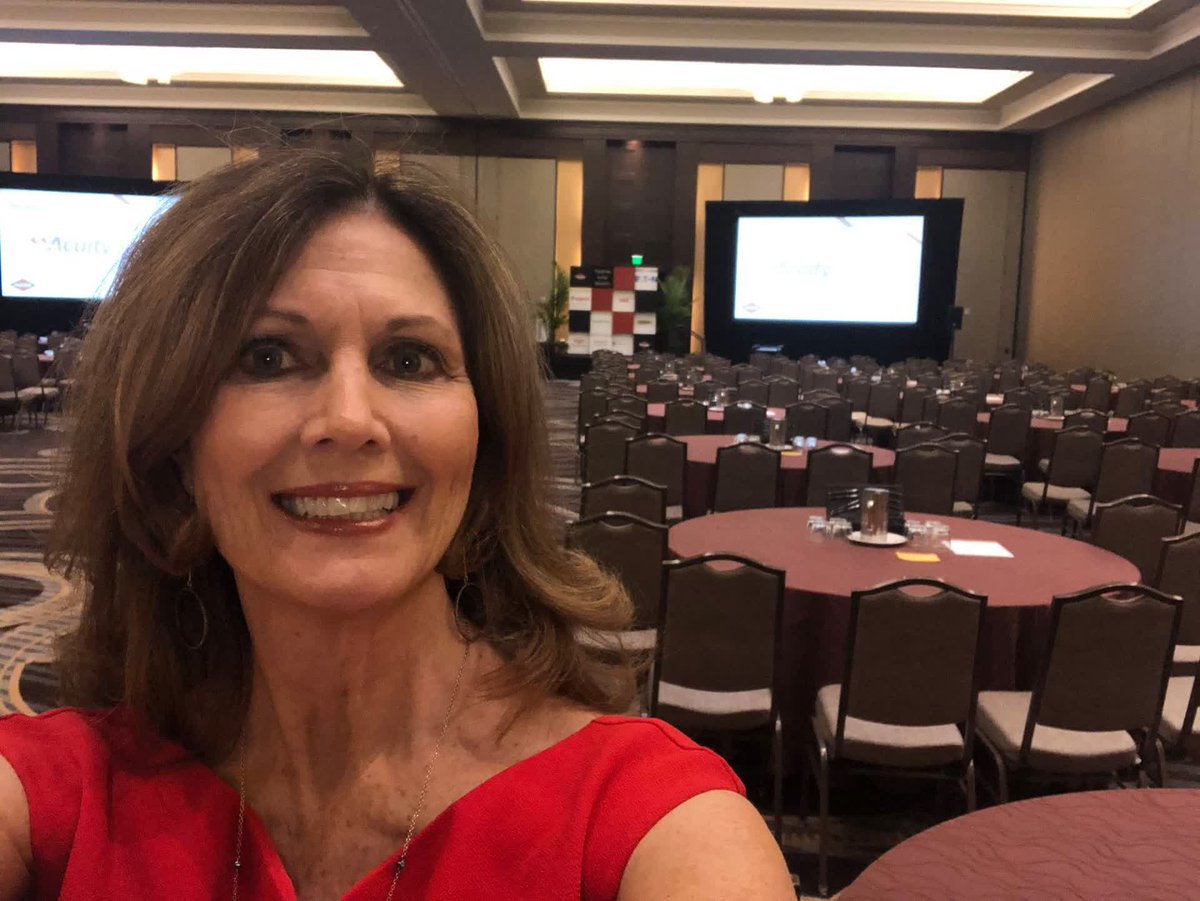 LibbyGill's tweet photo. What a great memory to see today! Getting ready for NAED (National Association of Electrical Distributors) keynote a few years ago. Woohoo!

#sundayvibes #weekendvibes #throwback #memories 
#speaker #NAED #keynotespeaker https://t.co/VT0dAQhzkF