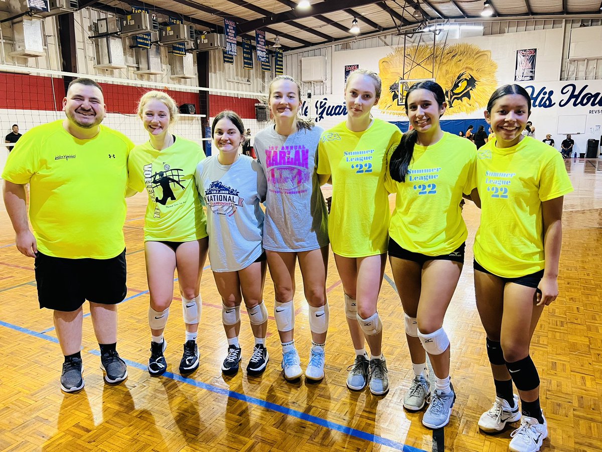 Sacc441's tweet photo. Great job winning both games ladies!! #Warren #Harlan #Stevens #teamwork @jennacasias https://t.co/e6ER9PY0JX