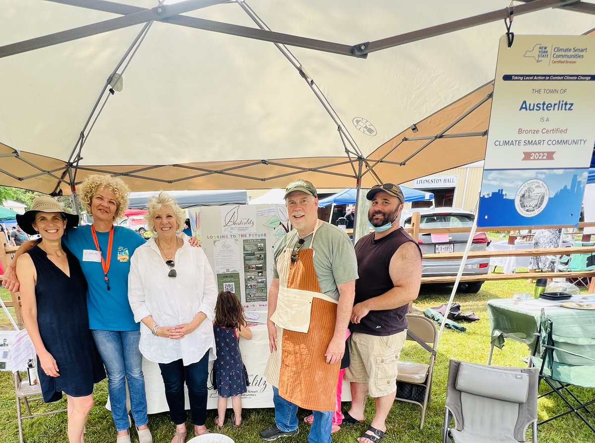 dinerdialogues's tweet photo. Great to catch up with #ClimateSmartCommunities #Ancram #NewLebanon #Austerlitz #Claverack #Philmont  #ColumbiaCountyNY at the #ClimateCarnival @columbiafair grounds! @NYSERDA @NYSDEC #ILoveMyDistrict https://t.co/8D7NAKMqMD